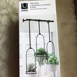 New Umbra hanging planter. Holds 3 plants.